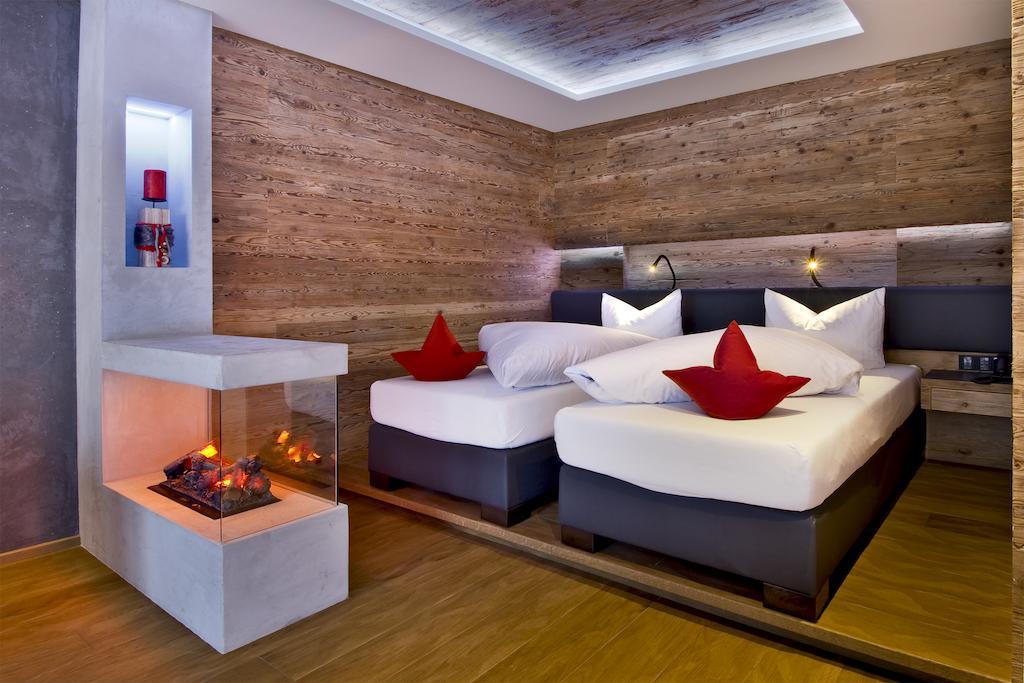Pete Alpine Boutique Hotel - Klein Und Fein - Private Spa Suiten Und Zimmer Sankt Anton am Arlberg Room photo